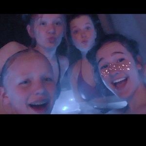 Meet your Posher, Hailey